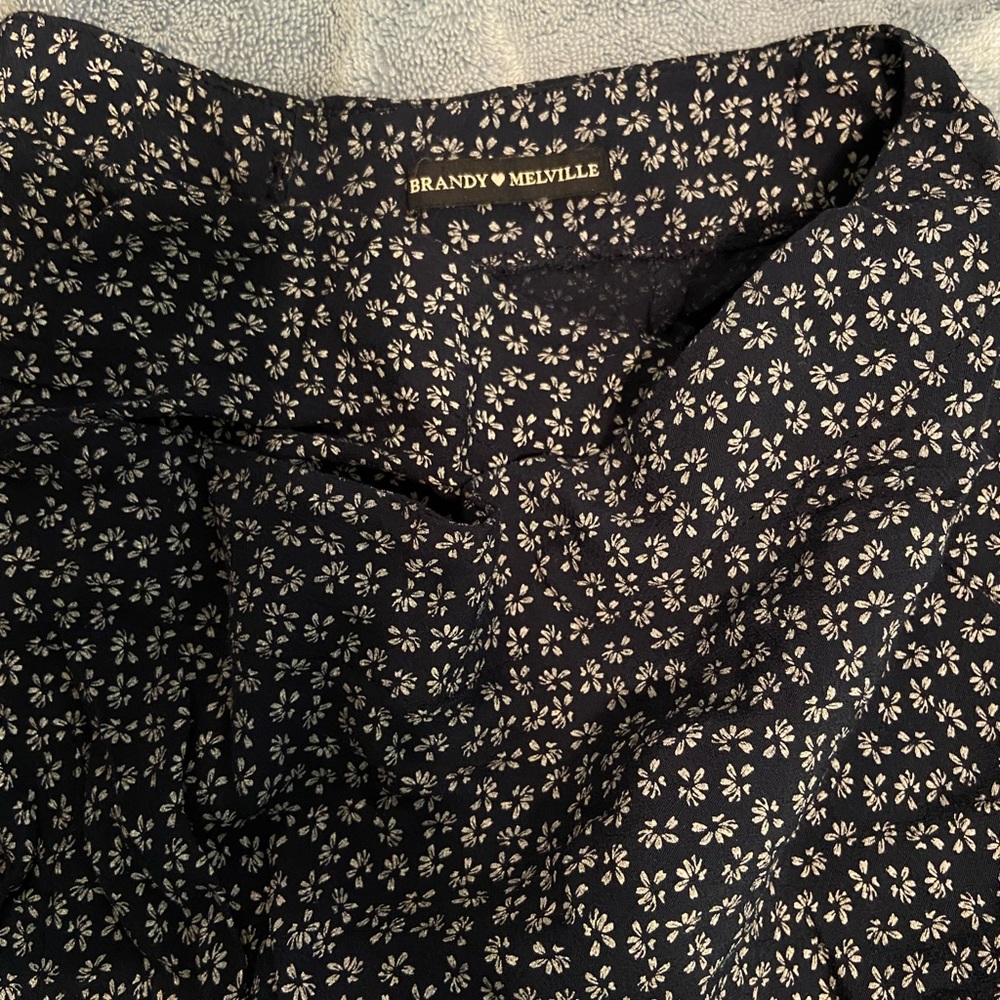 Brandy Melville genevive wrap skirt - Picture 5 of 6